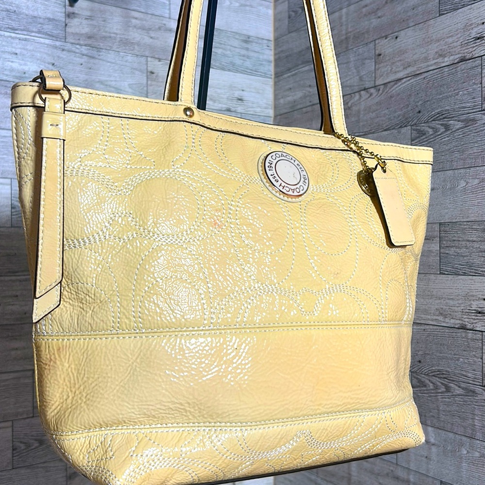 Coach patent leather (full grain cowhide) tote Rare EUC